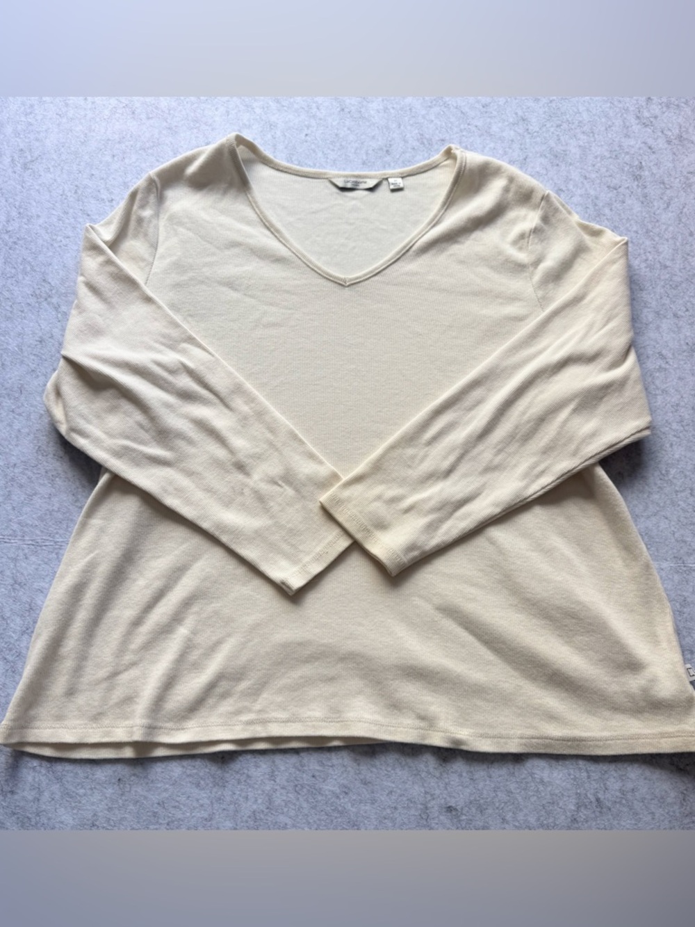 Liz Claiborne Women’s Cream Ribbed V-Neck Long Sleeve Top Size 3X Plus New